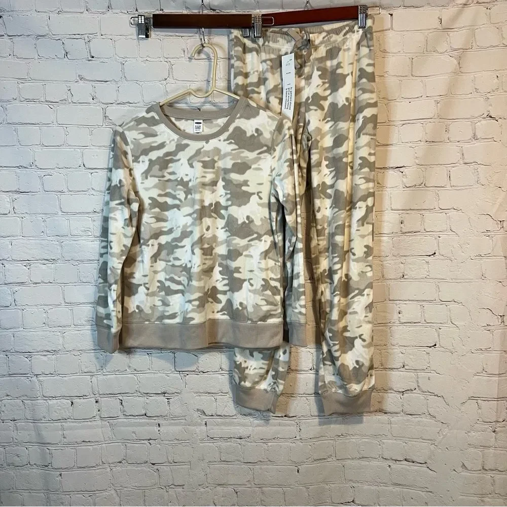 Old Navy Camo Pajamas size XL new with tags